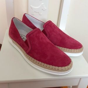 Brand new Tod’s women size 6   Color fushia